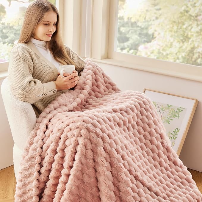 NEWCOSPLAY Fleece Clouds Cozy King Blanket - Image 8