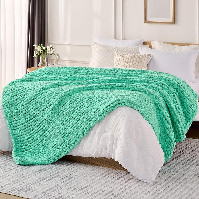 L'AGRATY Chunky Knit Throw Blanket by LAGRATY