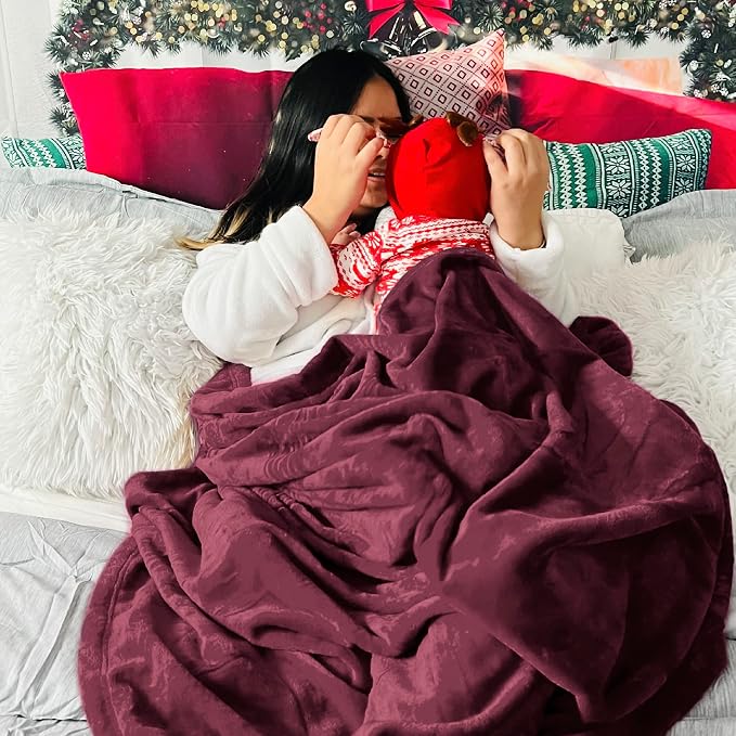 Bedsure GentleSoft Fleece Blanket Twin Size Red - Image 5
