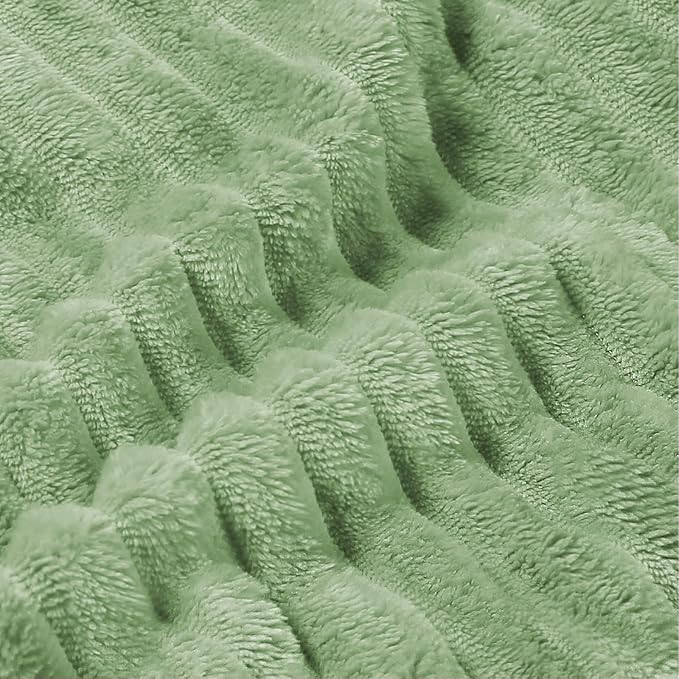 BEDELITE 3D Ribbed Apple Green Fleece Throw Blanket - Image 3