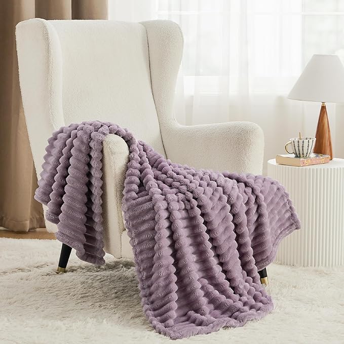 Bedsure Soft Light Purple Throw Blanket - Image 4