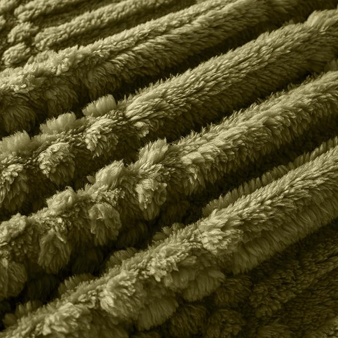Green Throw Blanket - Image 6