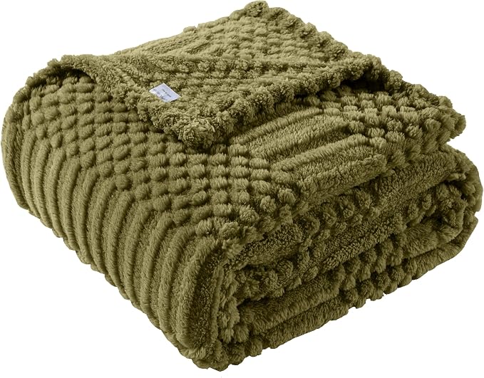 Green Throw Blanket by LUSSENAHOME
