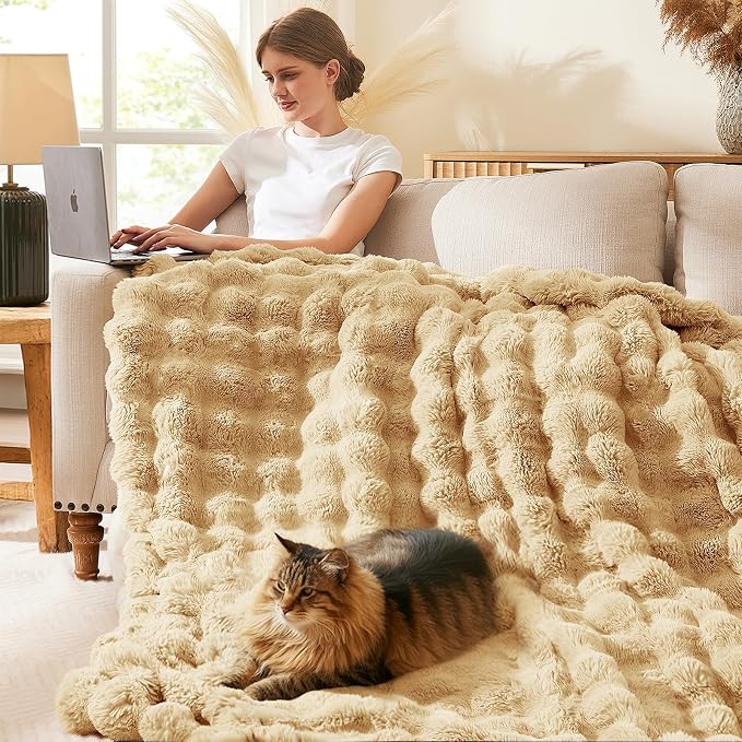 L'AGRATY Faux Rabbit Fur Throw Blanket - Image 7